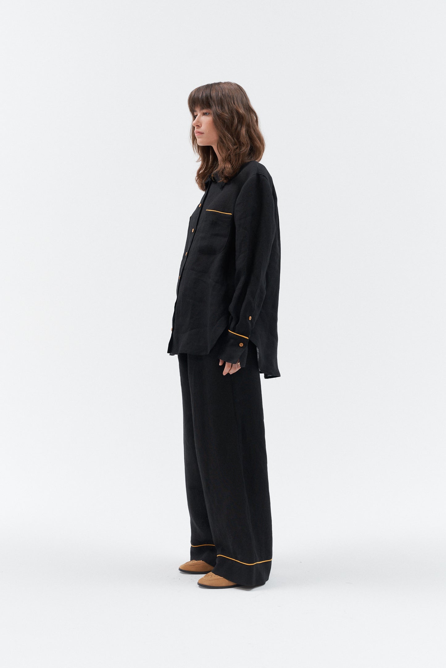Luxury black women's linen pants – exclusive Grand Duchess design, long wide-leg silhouette, stylish trousers with belt and deep side pockets.