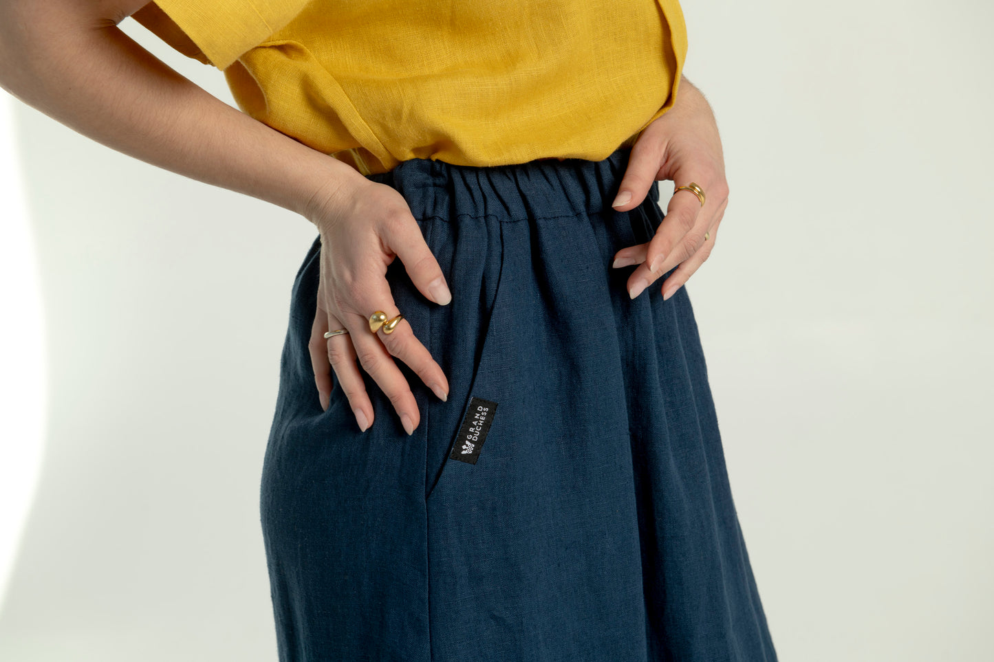 Close-up of elastic waistband and pockets on Soho linen maxi skirt with pockets.