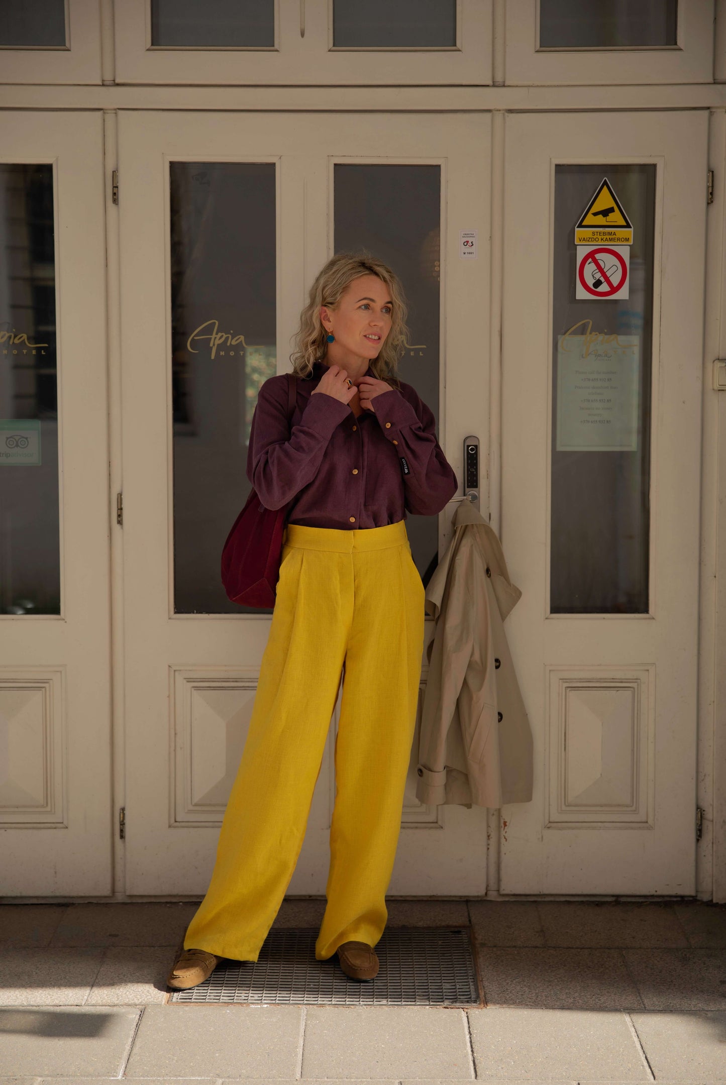 Women's oversized long sleeve linen shirt Brillante with yellow women's high-waisted linen pants Independence.