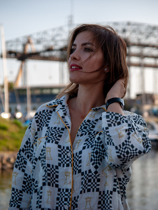 Women’s linen shirt-dress Iconic by Grand Duchess complementing a lifestyle of conscious food and well-being.