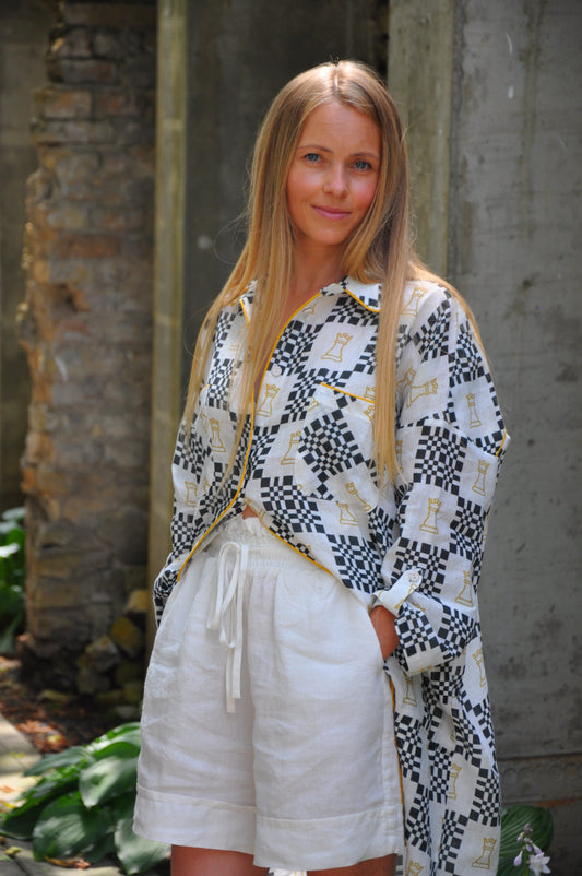 Human Design Coach Edita Žalienė wearing Grand Duchess women's linen dress Iconic - embracing authenticity, showing that compromise is not the answer