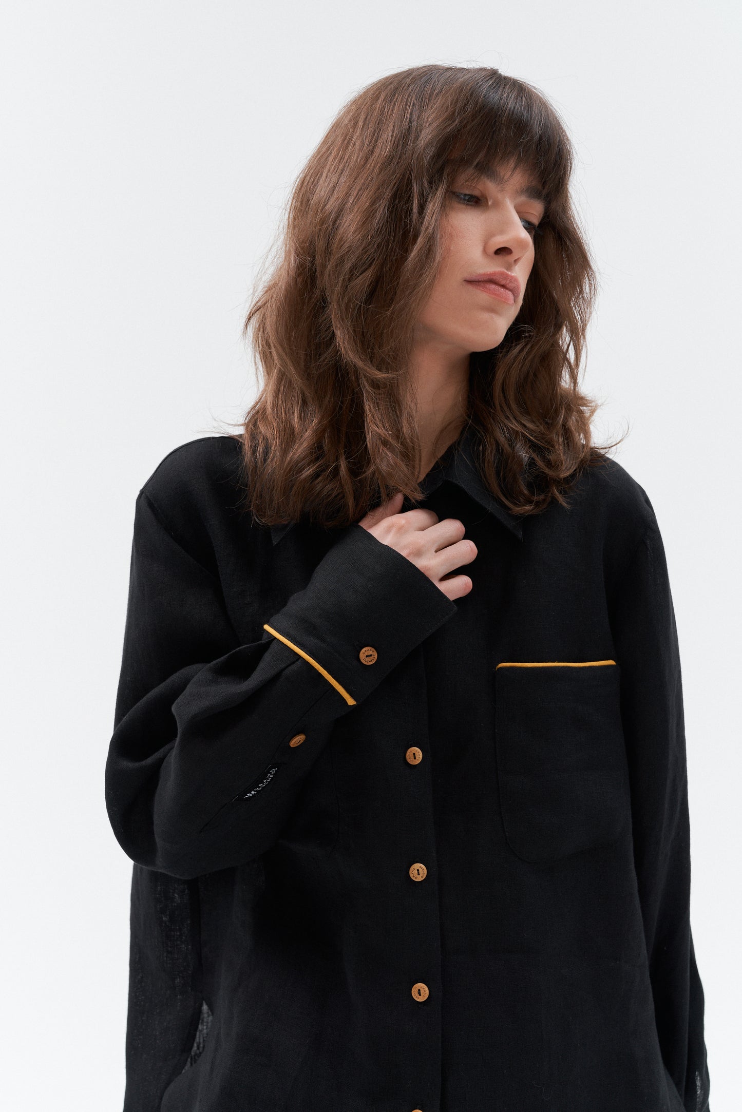 Elegant women's linen shirt linen shirt with sustainable buttons