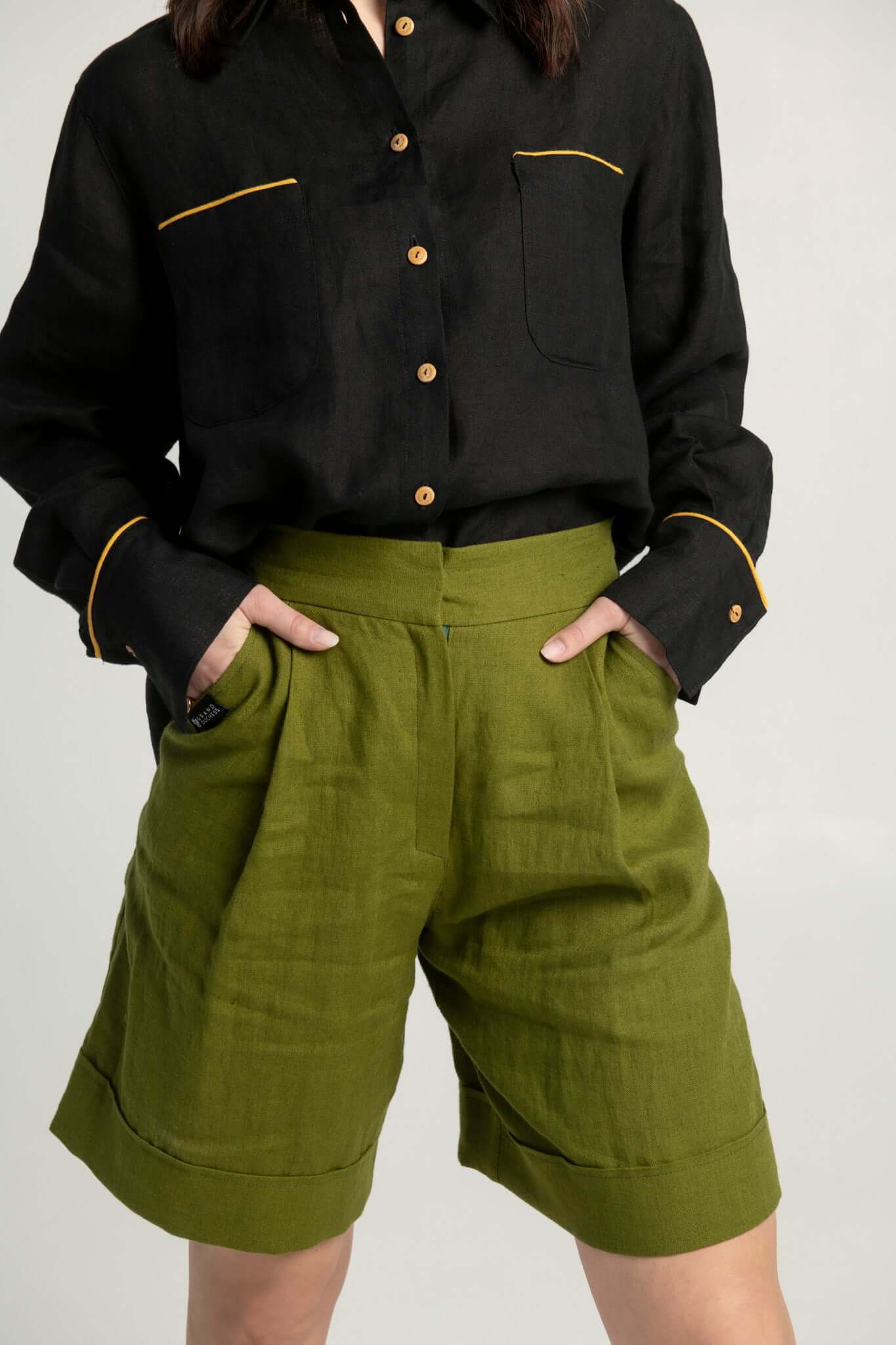 Brooklyn women’s bermuda linen shorts, high-waisted linen shorts with side pockets.