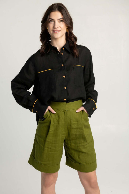 Brooklyn women’s bermuda linen shorts, high-waisted breathable style with elastic waistband and side pockets.