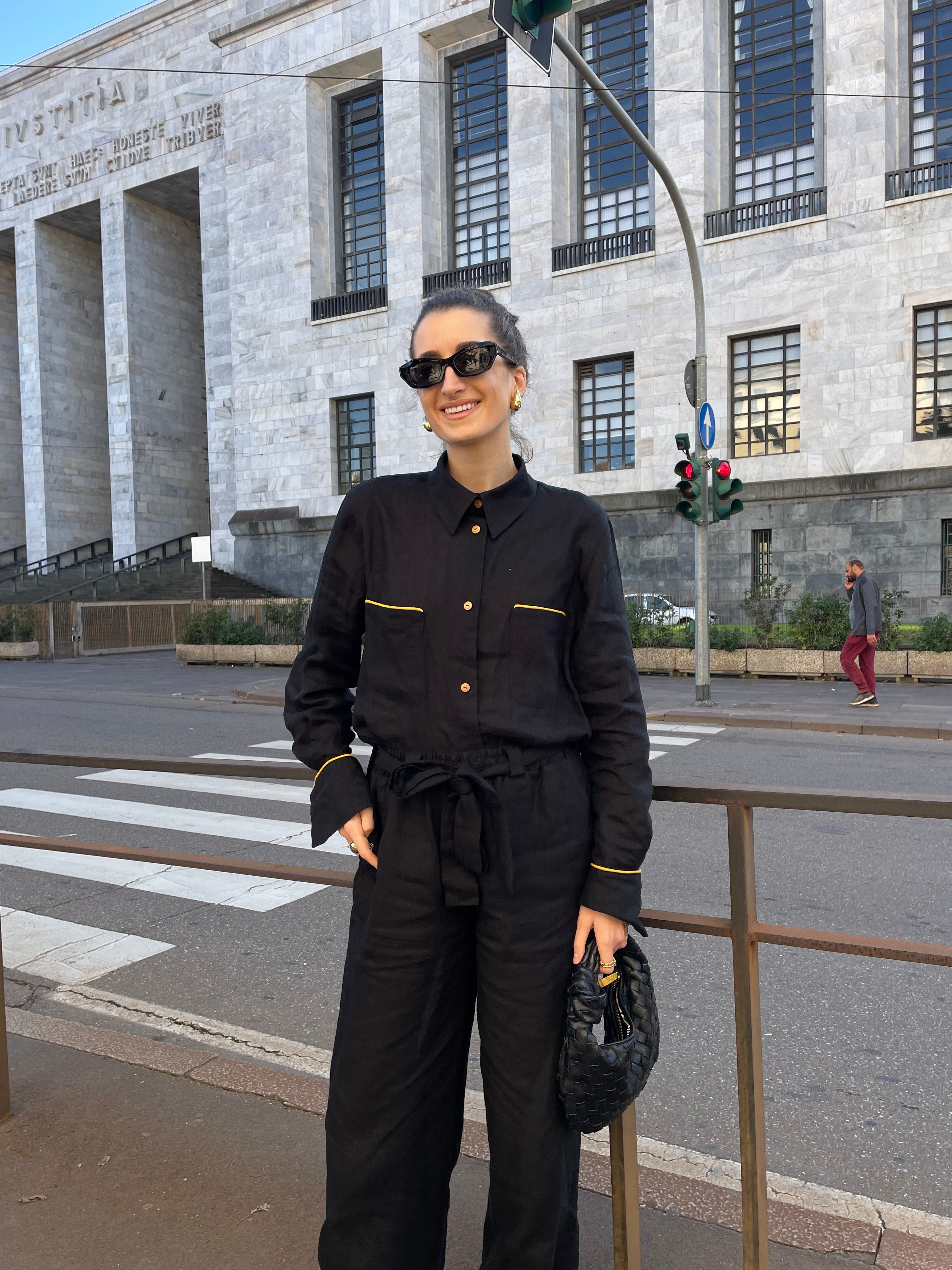 Style inspiration by Nata Marinkovic wearing a women’s oversized linen long sleeve shirt Brillante and linen pants Impressionante.