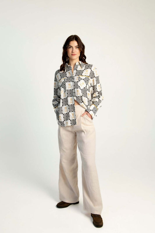 Women's high-waisted linen pants Independence II in beige.