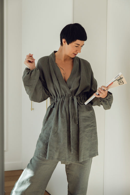Women's short linen robe in grey.