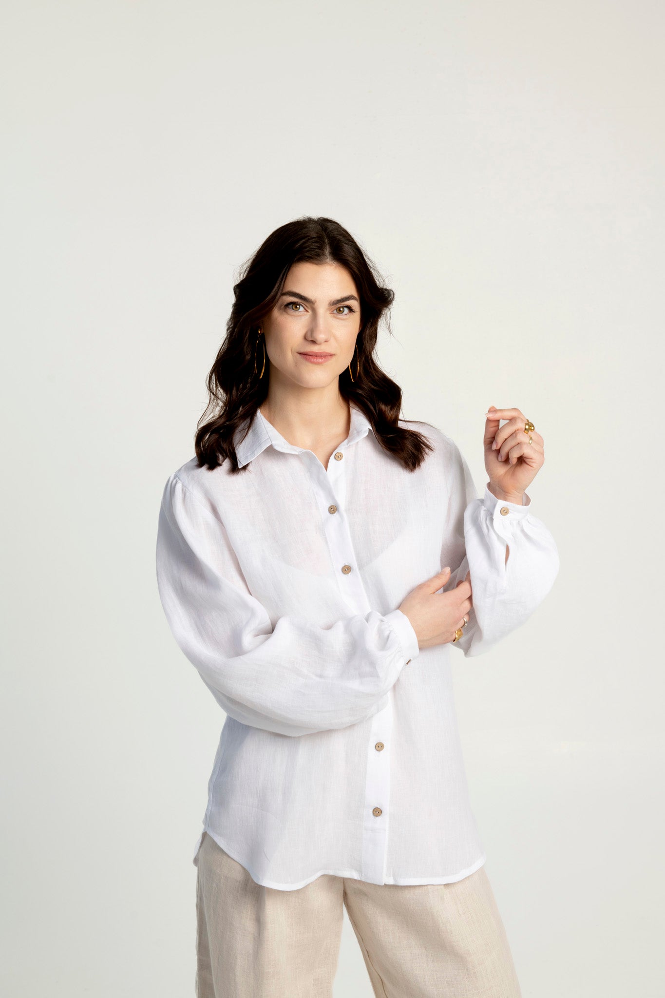 Women’s linen shirt with puffed sleeves Astoria, made from 100% natural softened linen.