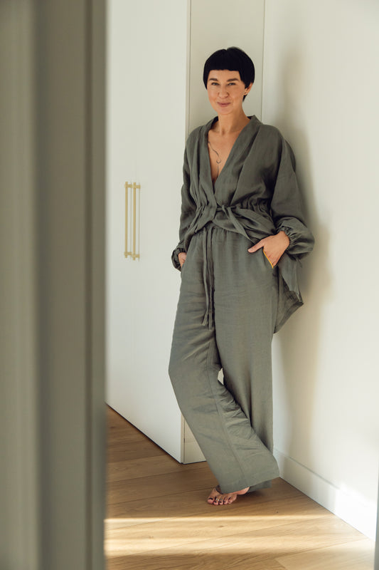 Women's linen pants with pockets Lumina in grey.