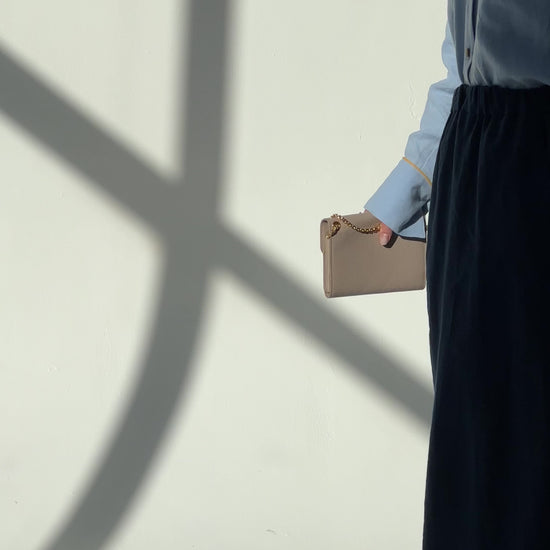 Soho long linen skirt with elastic waistband and pockets.