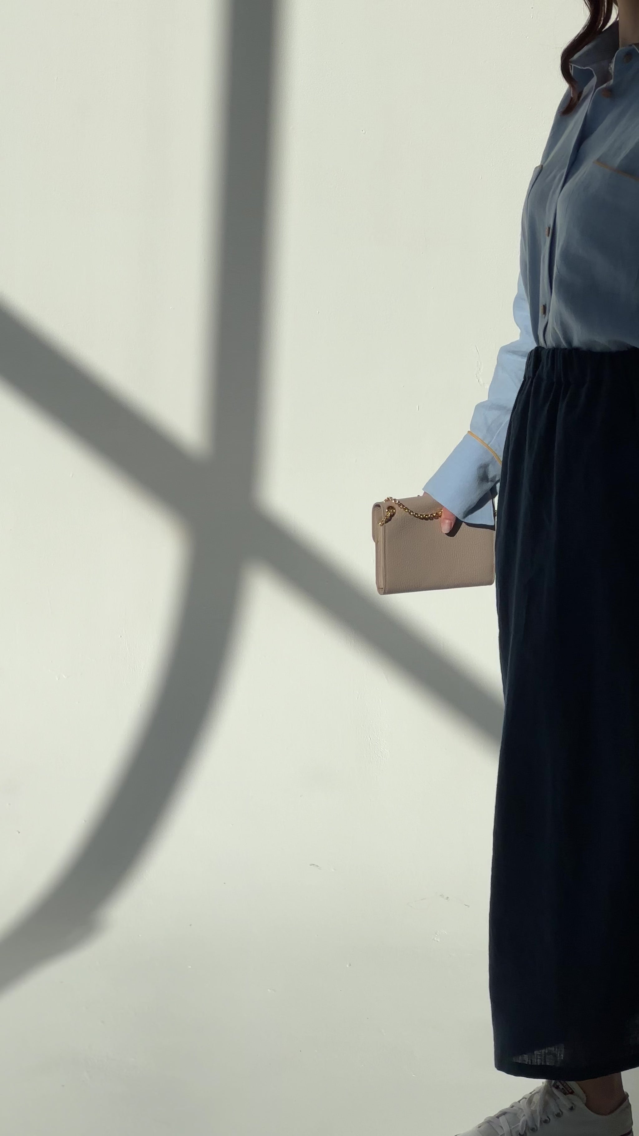 Soho long linen skirt with elastic waistband and pockets.