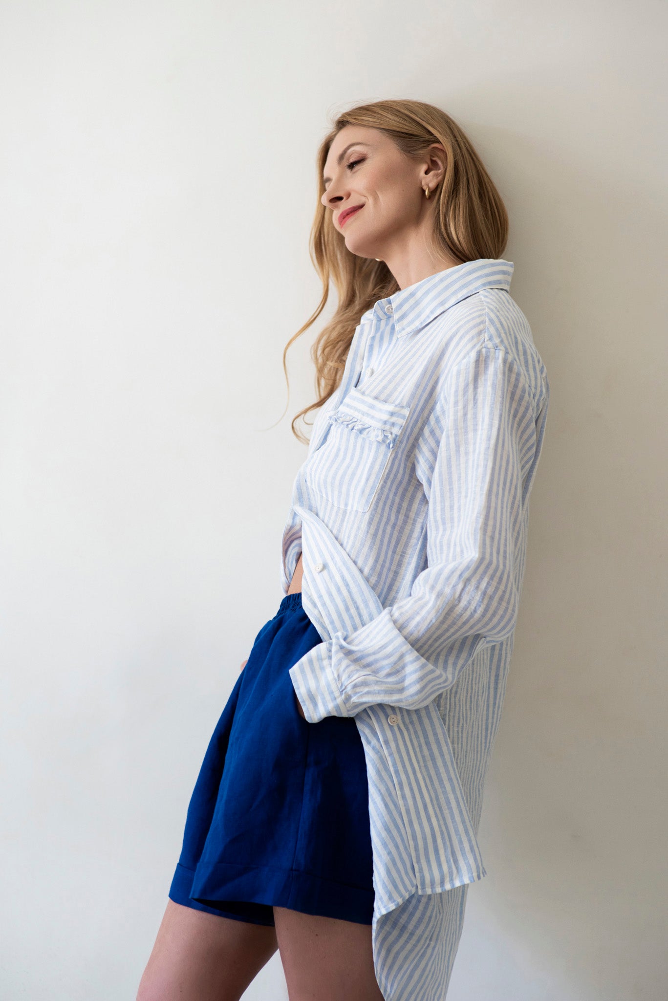 Softened 100% linen two-piece suit Sophisticated in royal blue color